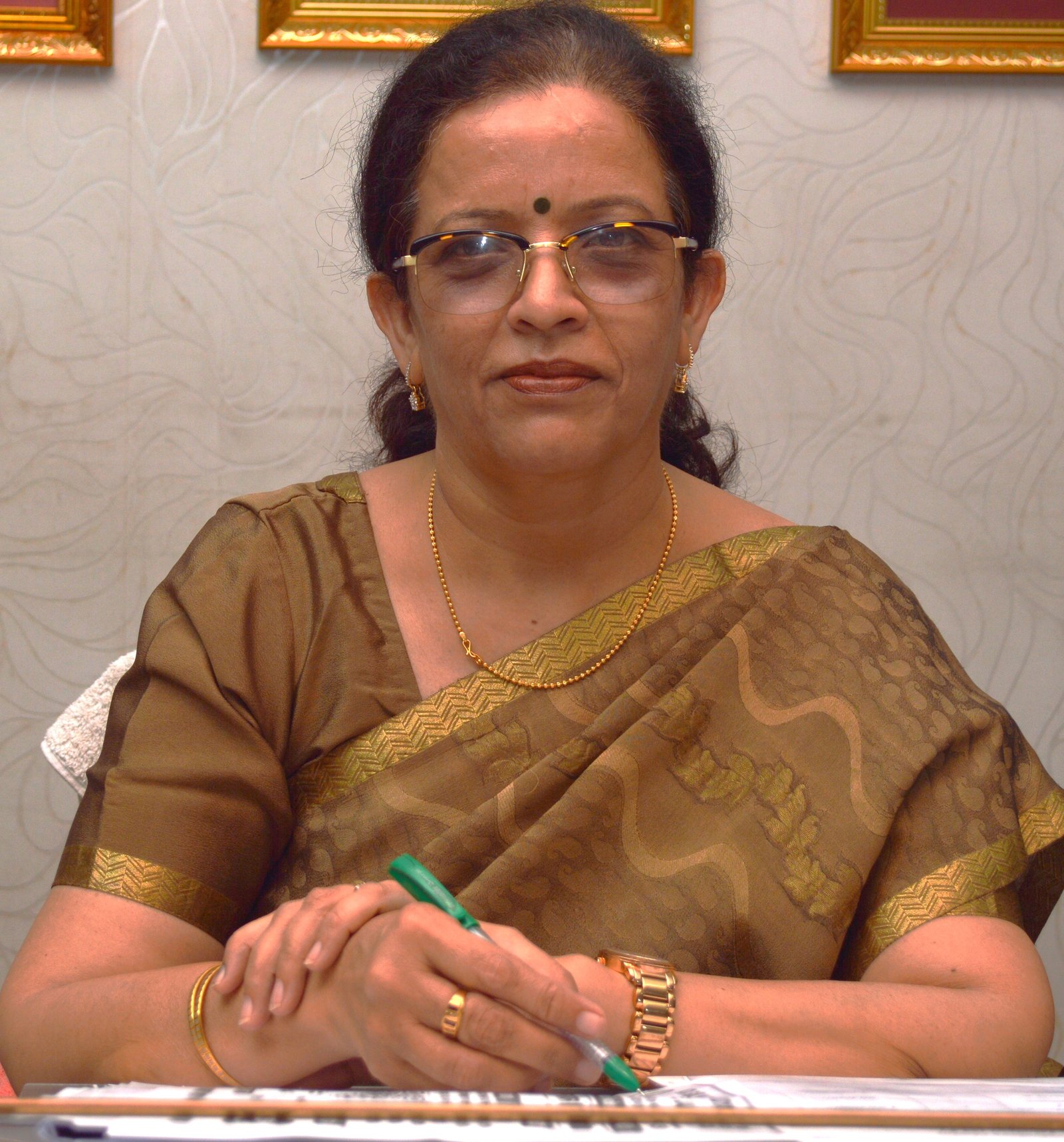  Dr. Sangeeta Jhamb (Principal)